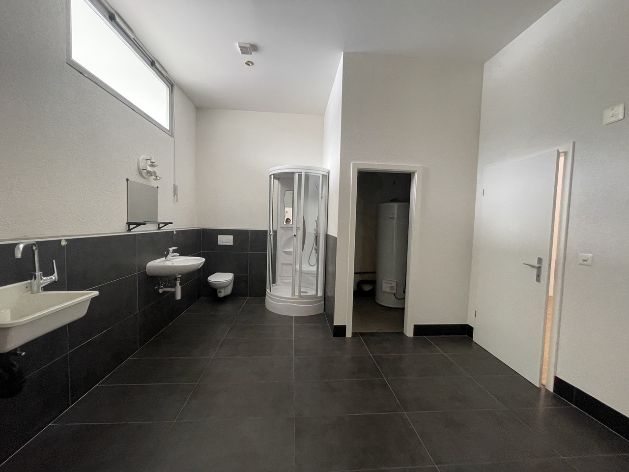 108m² commercial