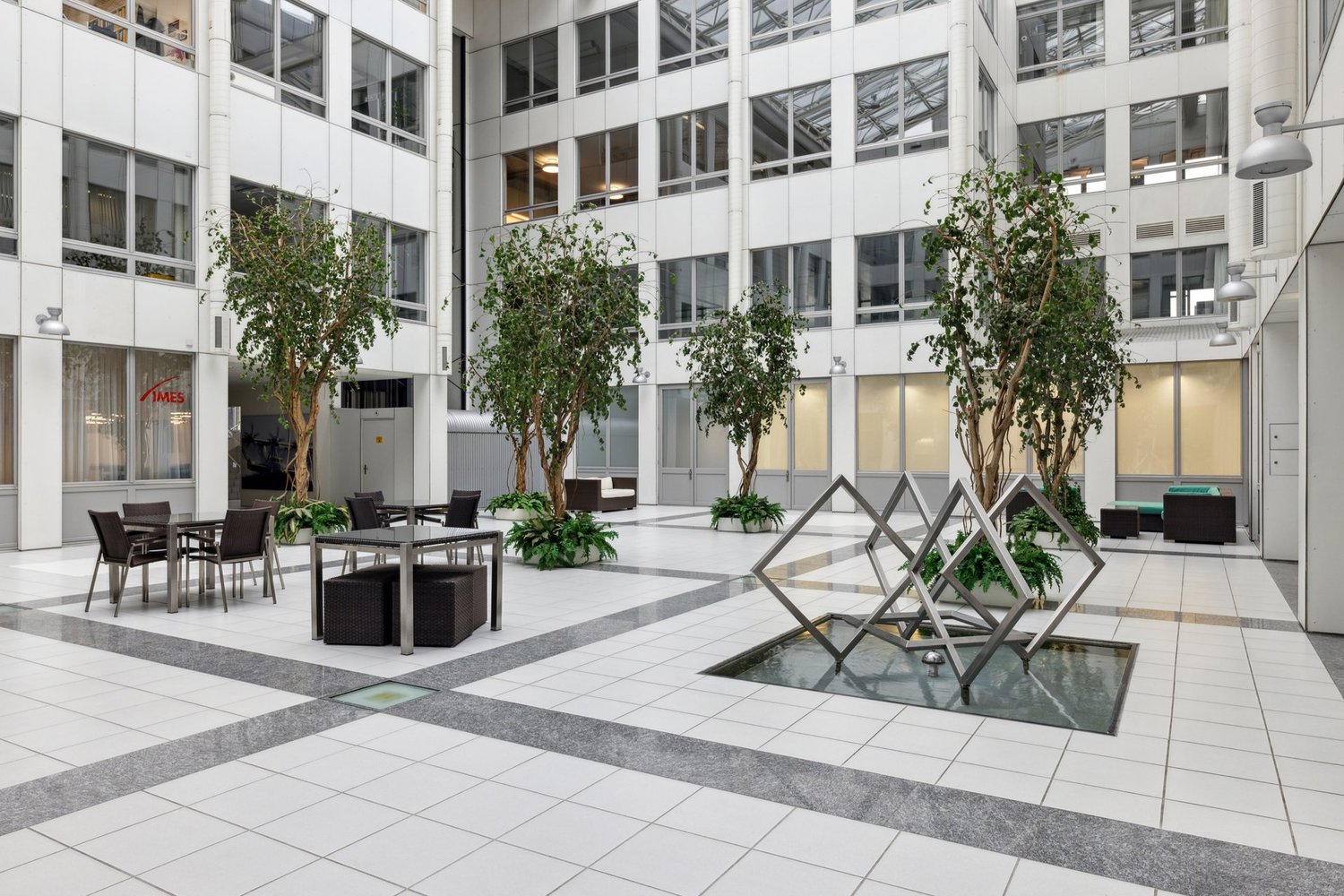 175m² office