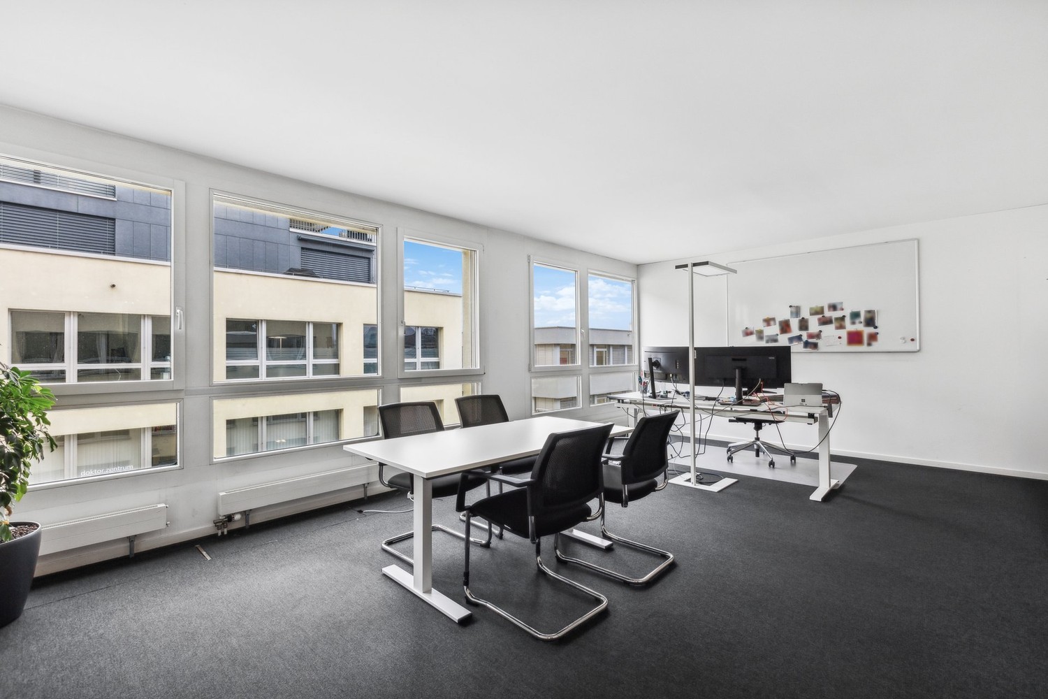 827m² office