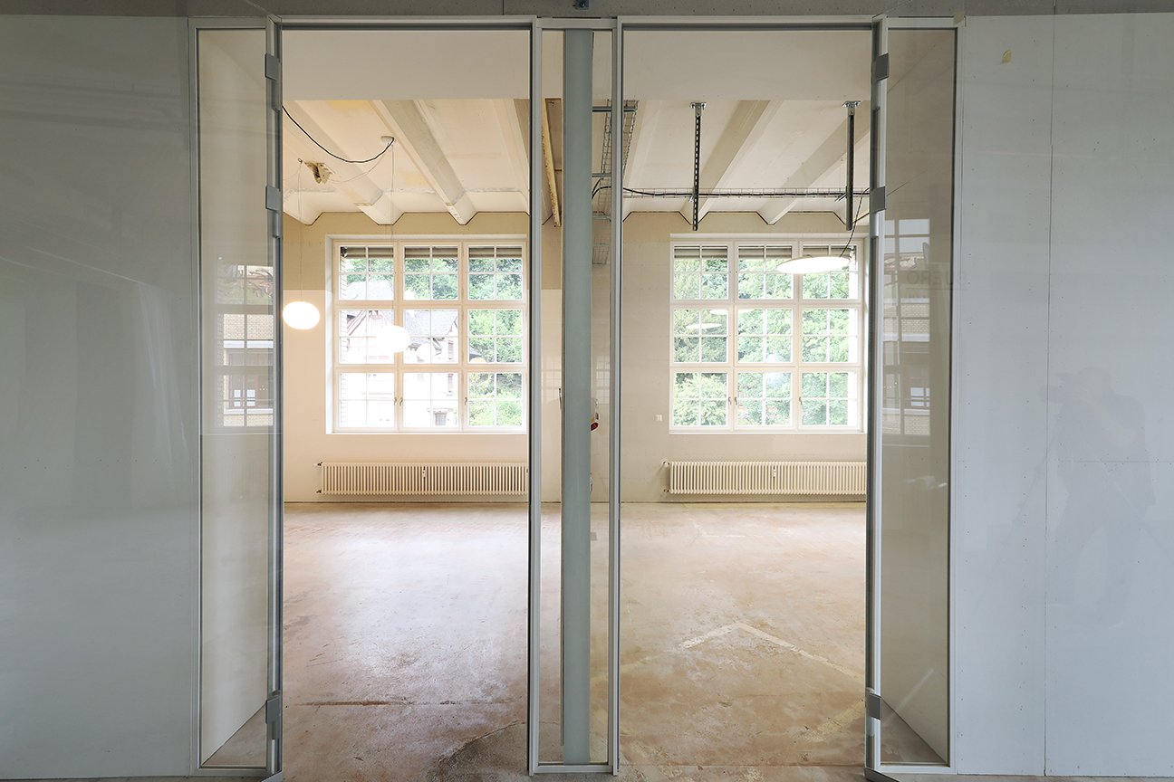 254m² office