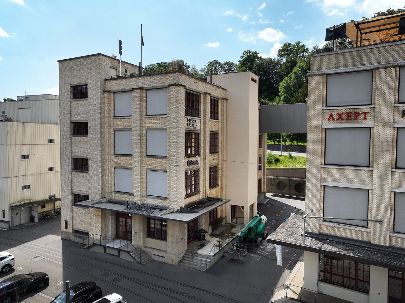 254m² office
