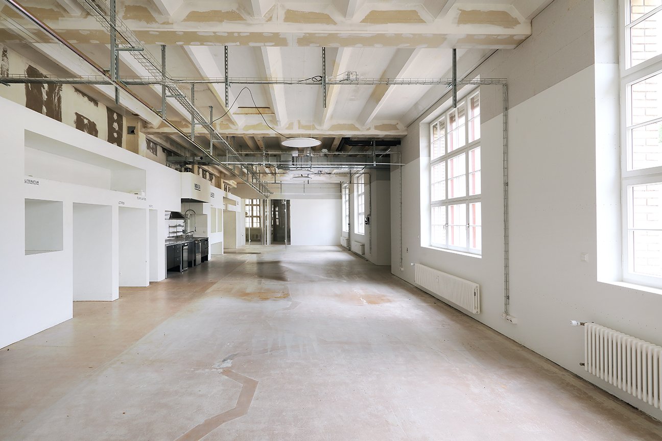 254m² office