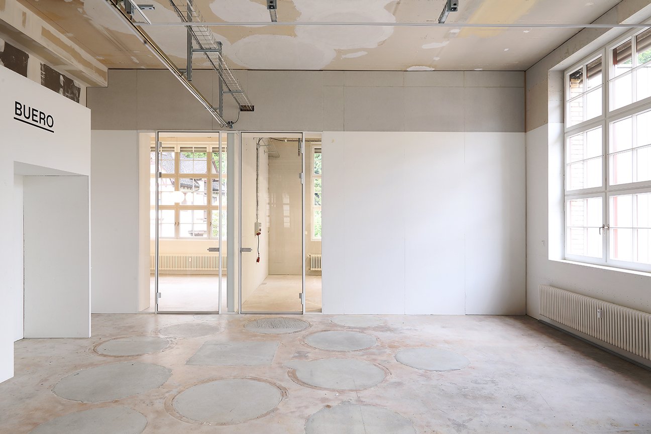 254m² office
