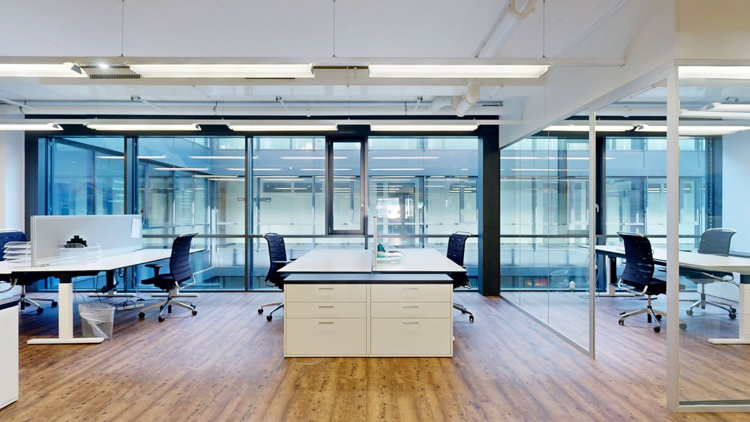 242m² commercial