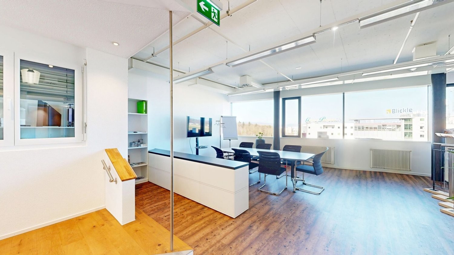 242m² commercial
