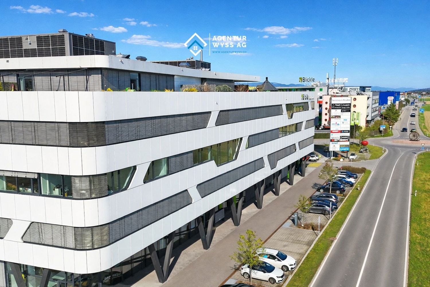 242m² commercial