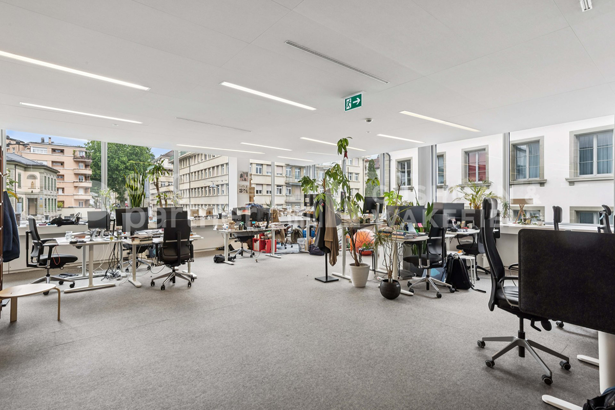 650m² office