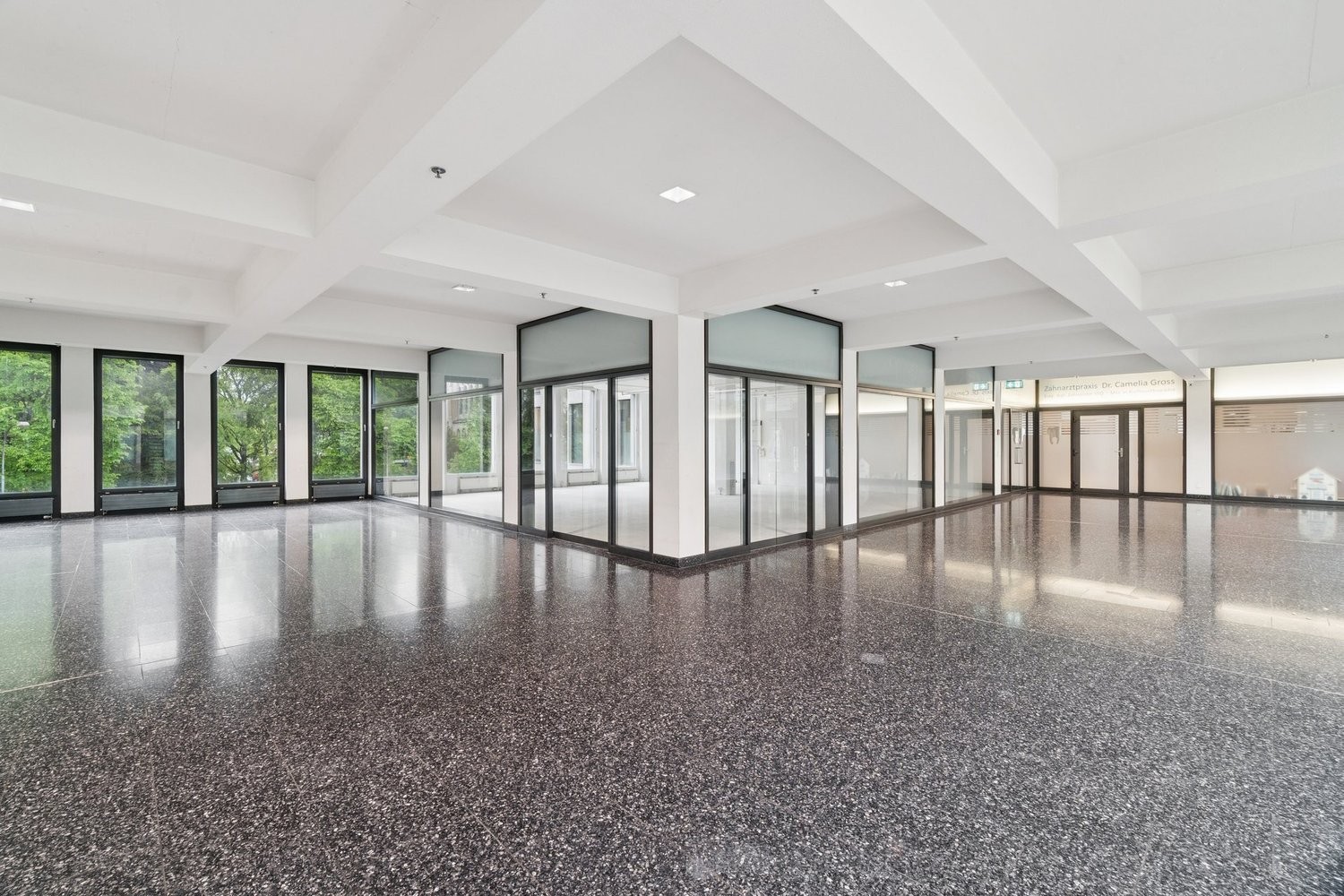 negozio di 107m²