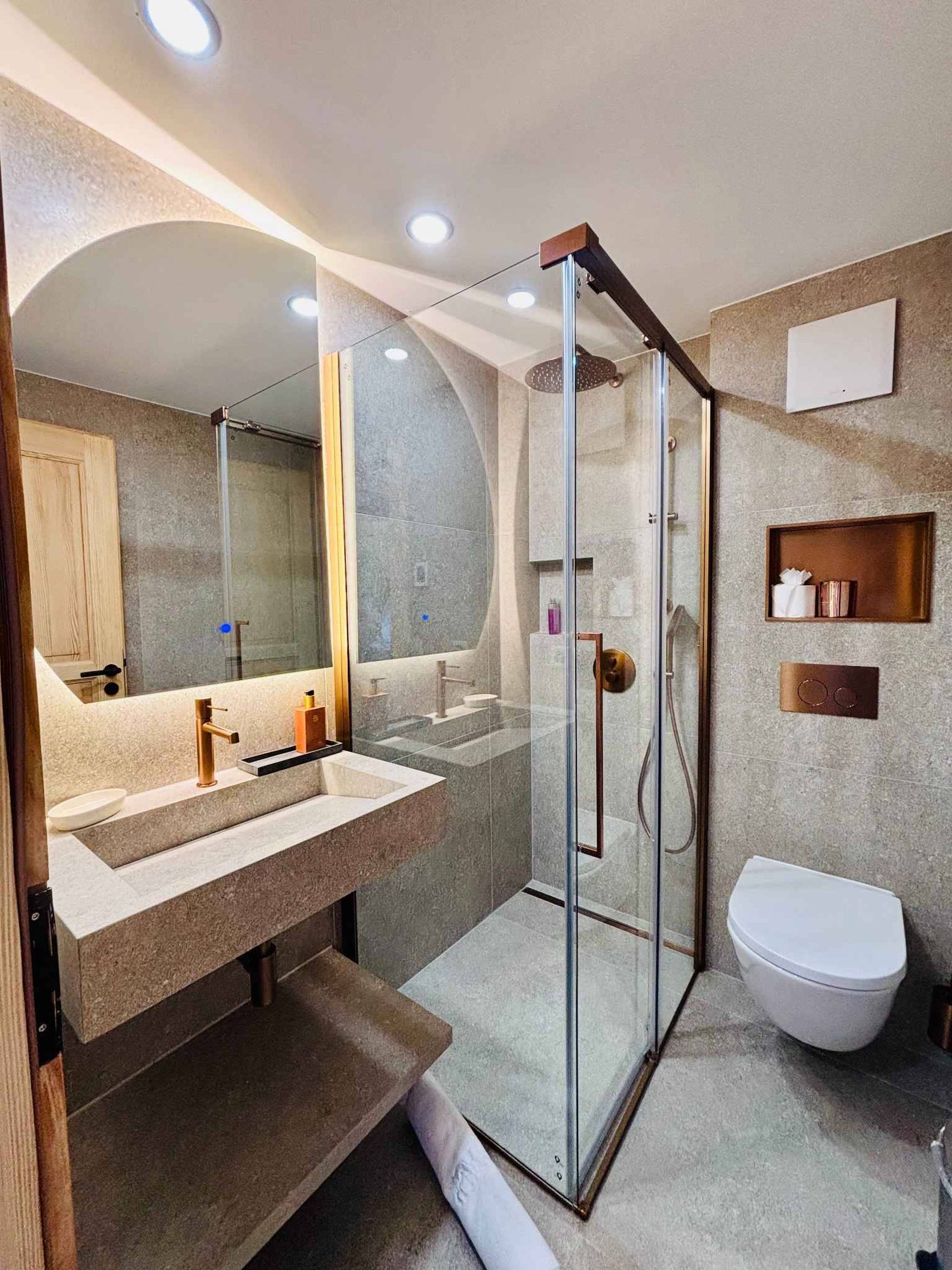 5 rooms furnished flat