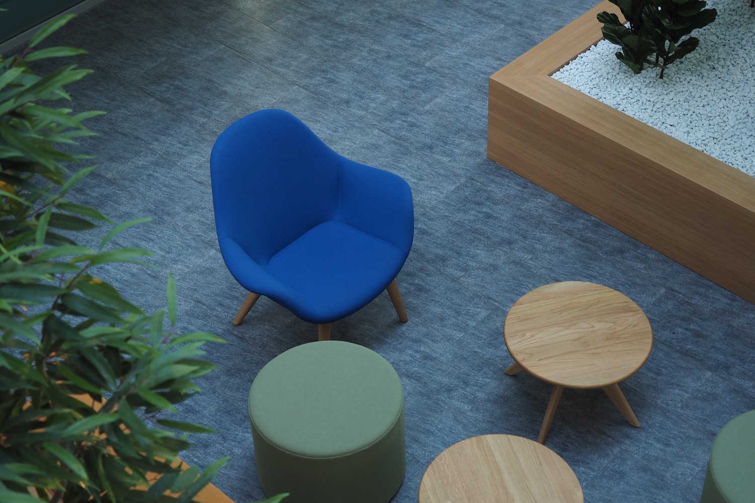 883m² office