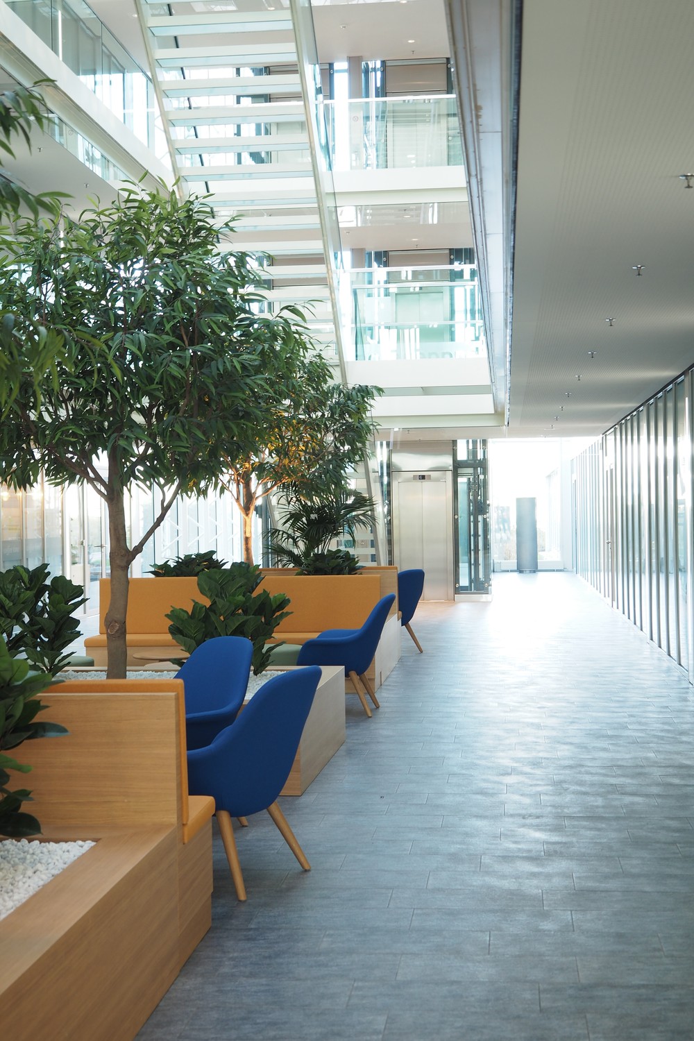 883m² office