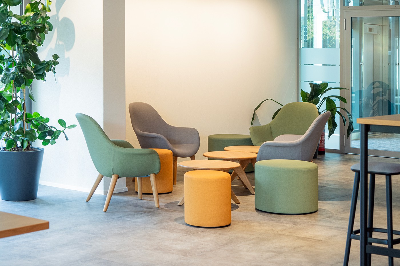 883m² office