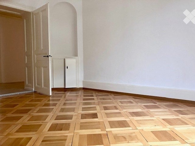 6 rooms apartment
