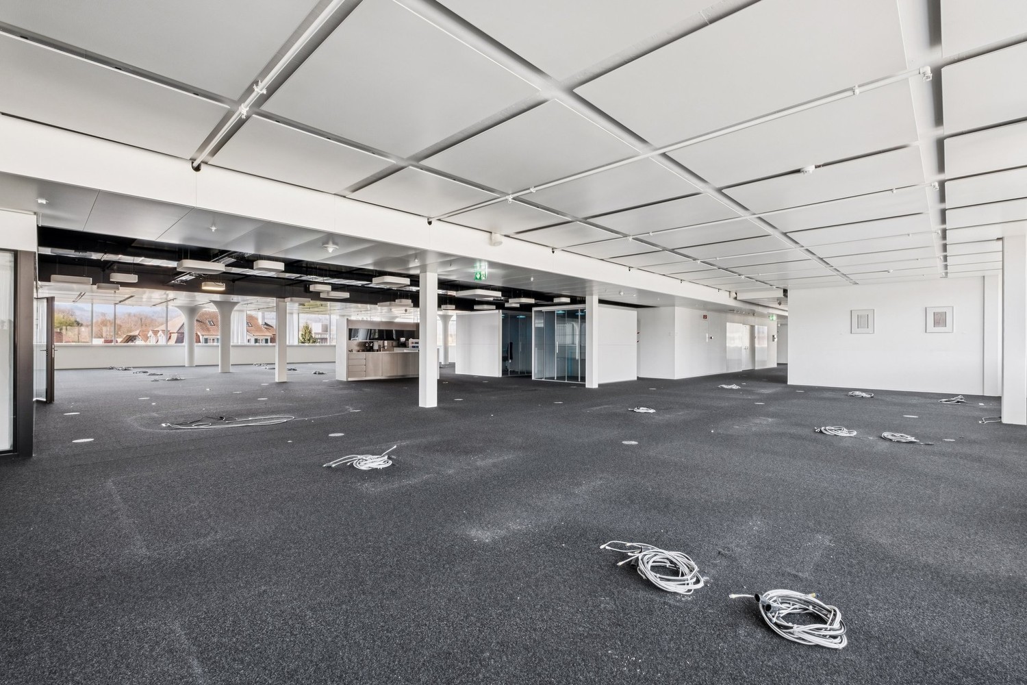 2280m² office
