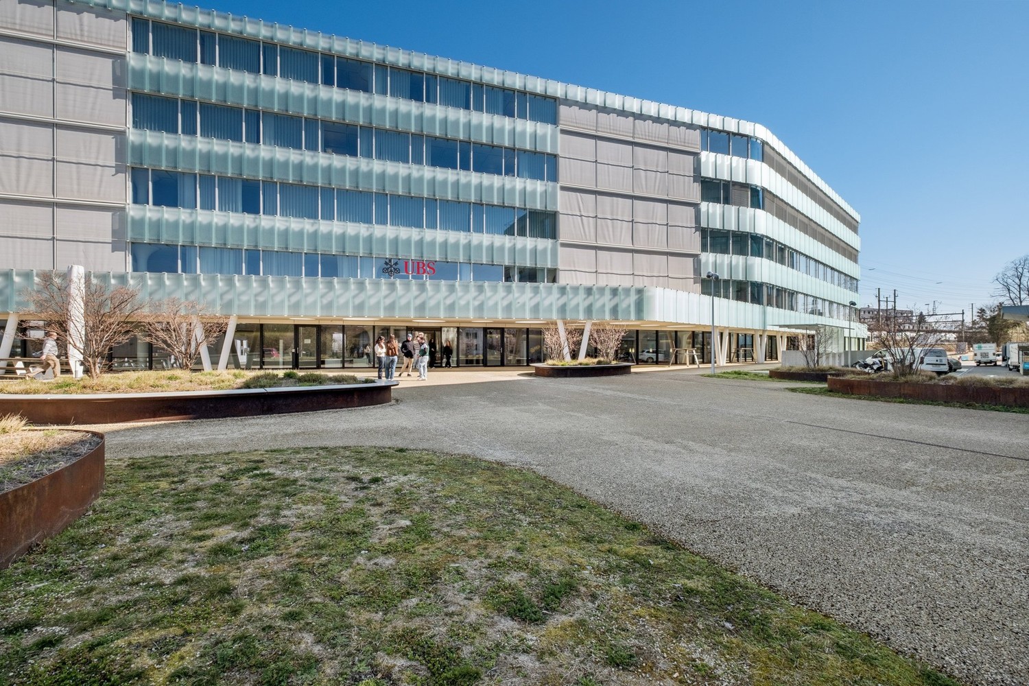 2280m² office