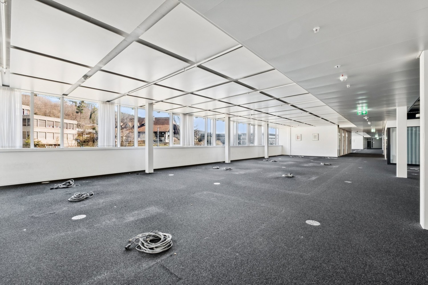 2280m² office
