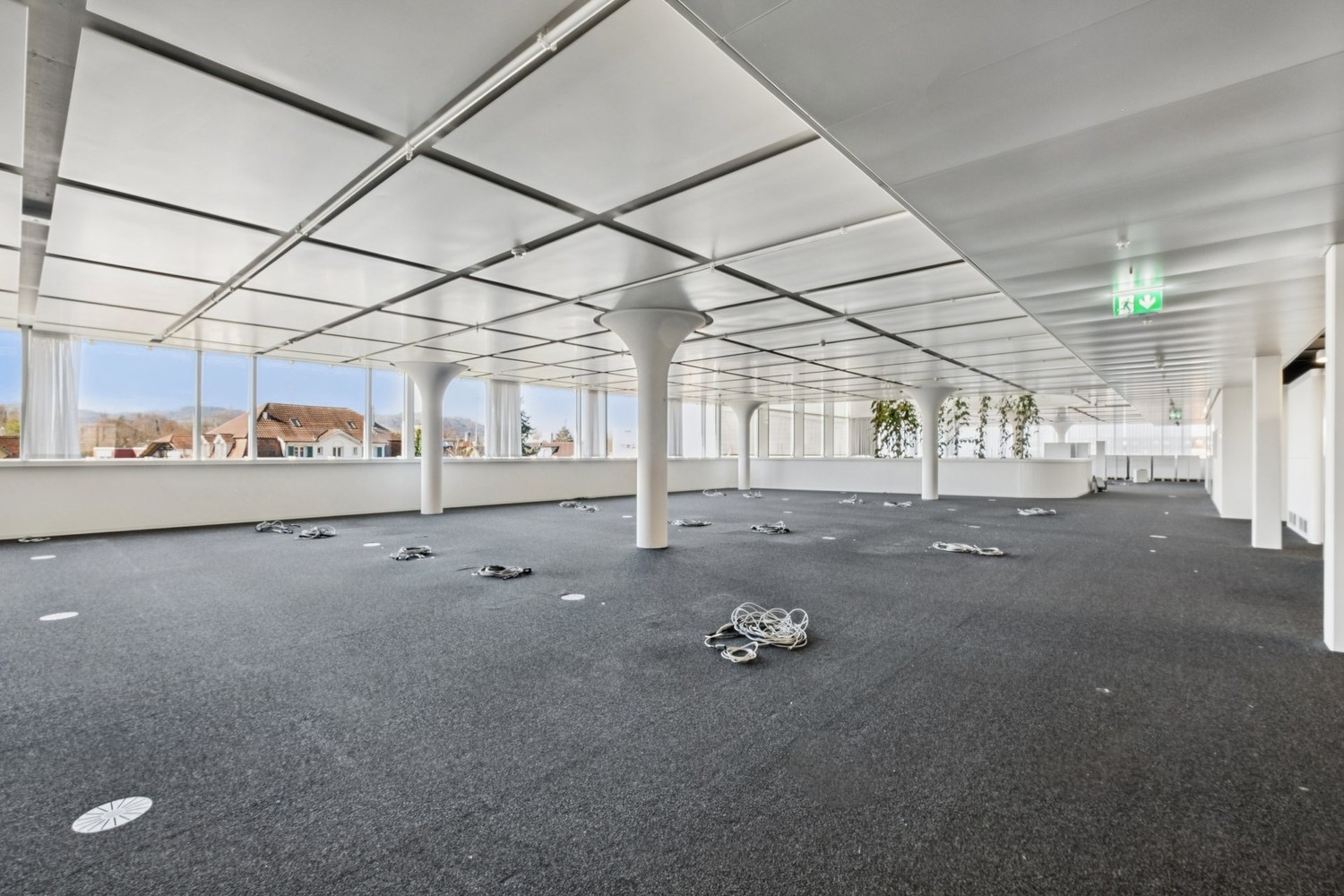 2280m² office