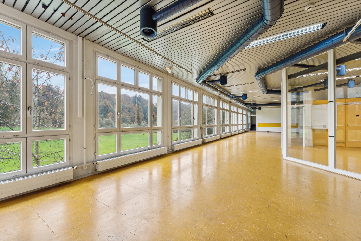 625m² office