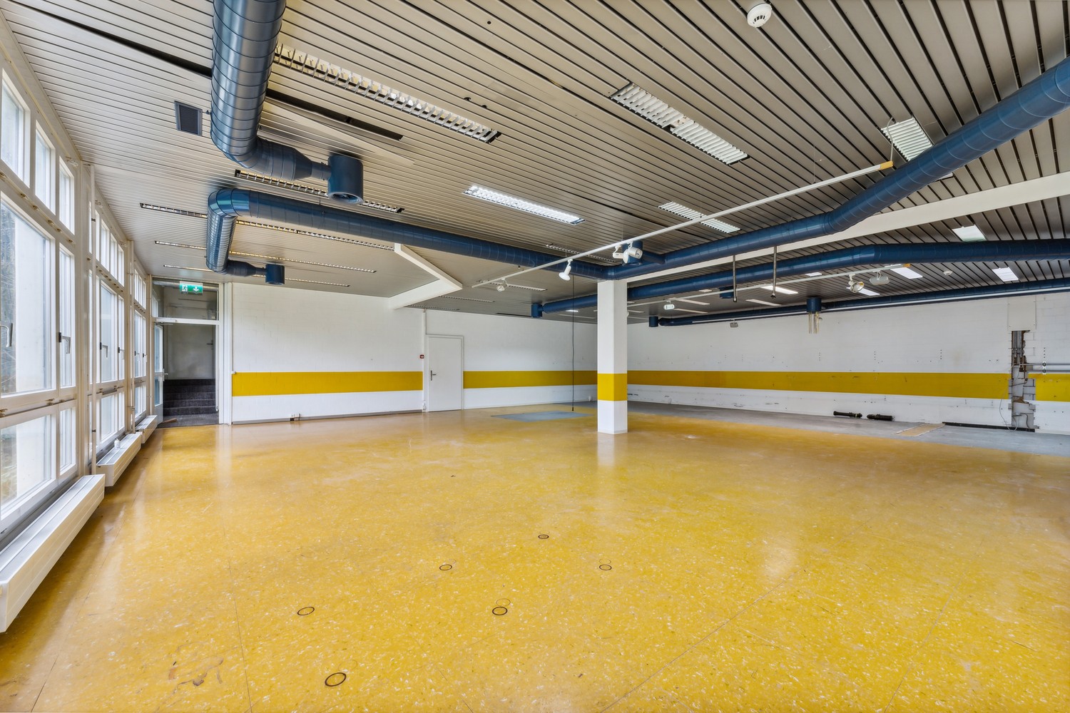 625m² office