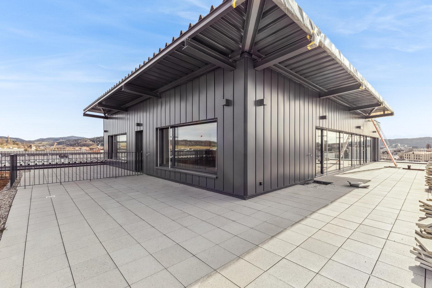 136m² office