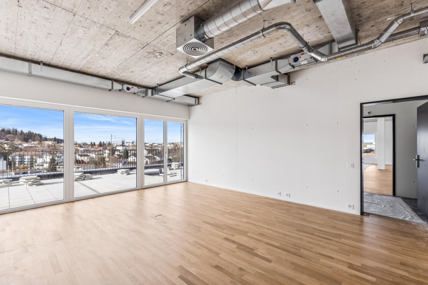 136m² office