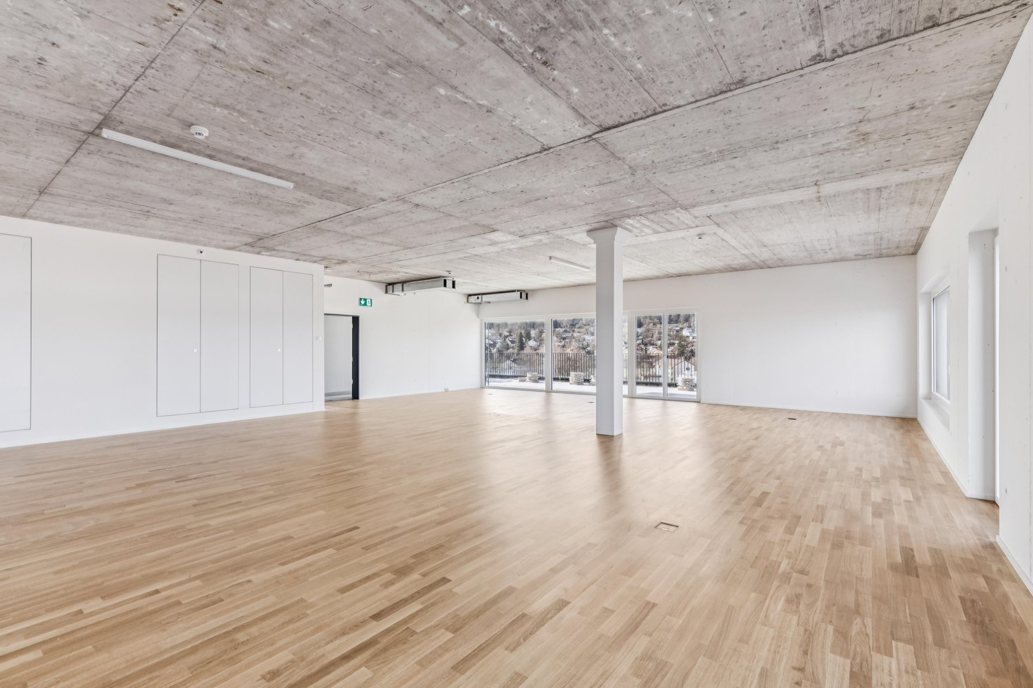 136m² office