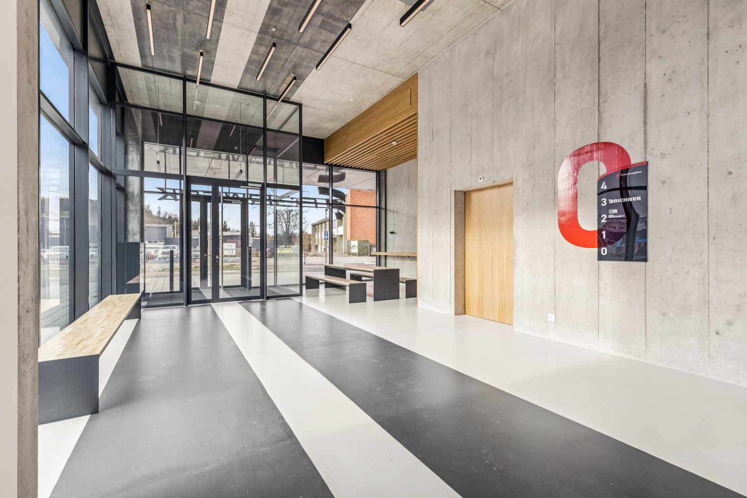 136m² office