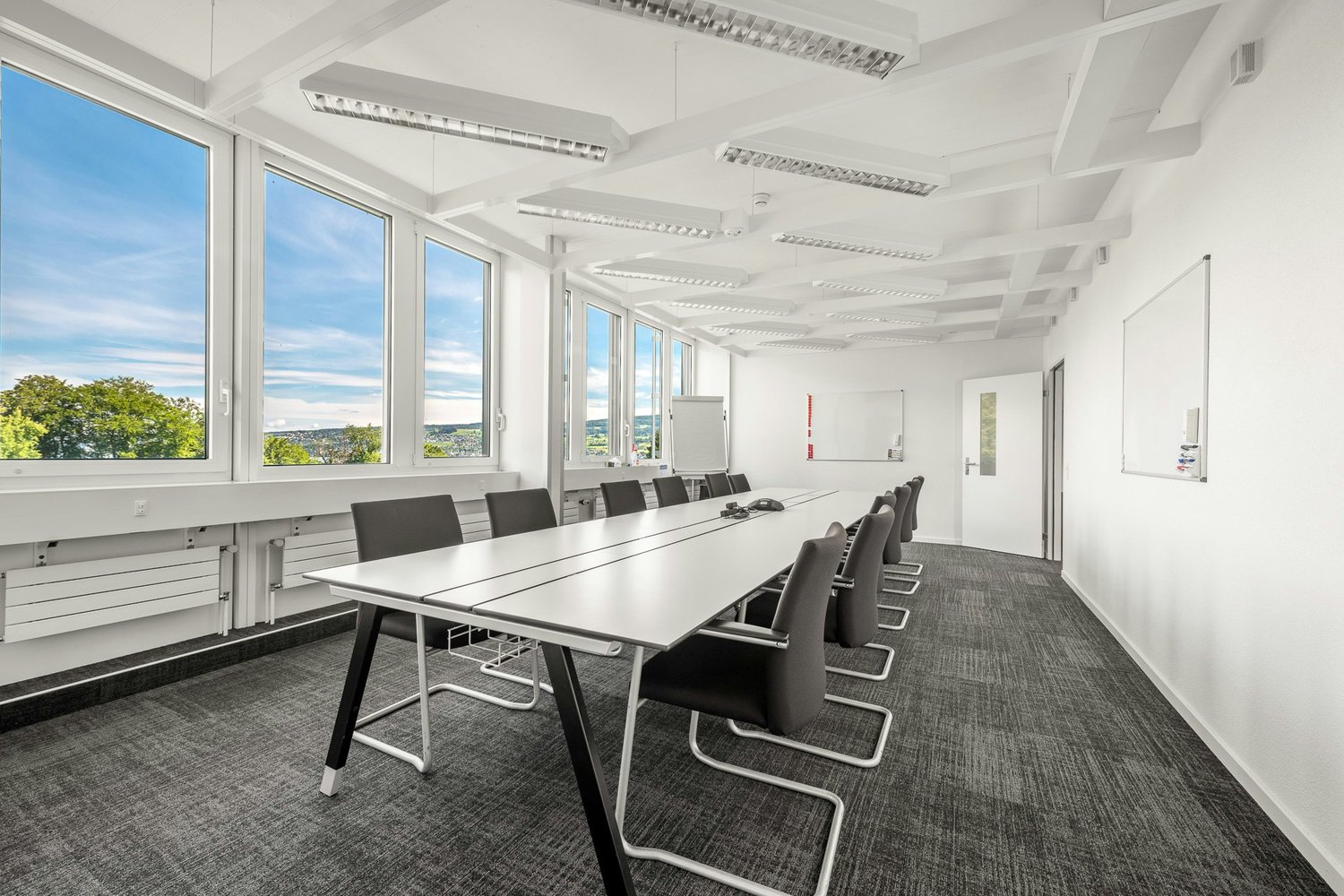 340m² office