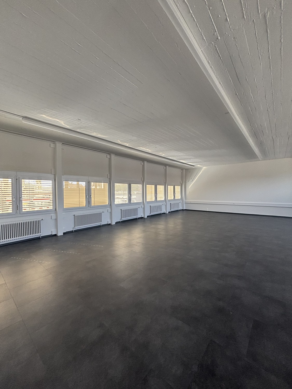 145m² commercial