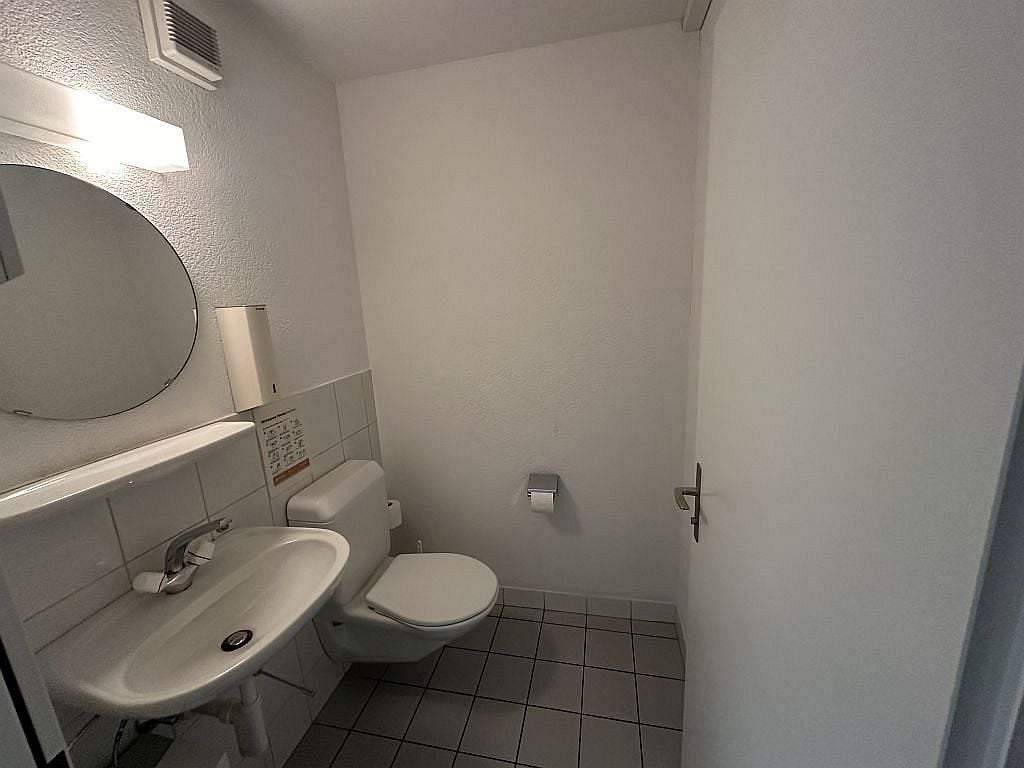 143m² commercial
