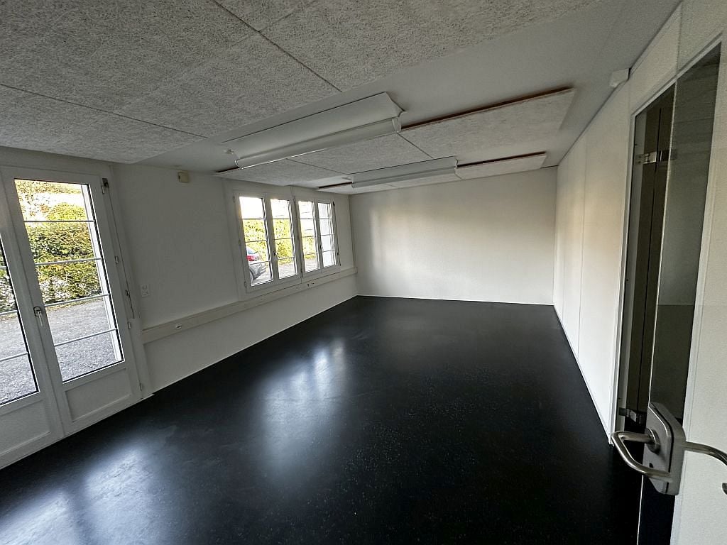 143m² commercial