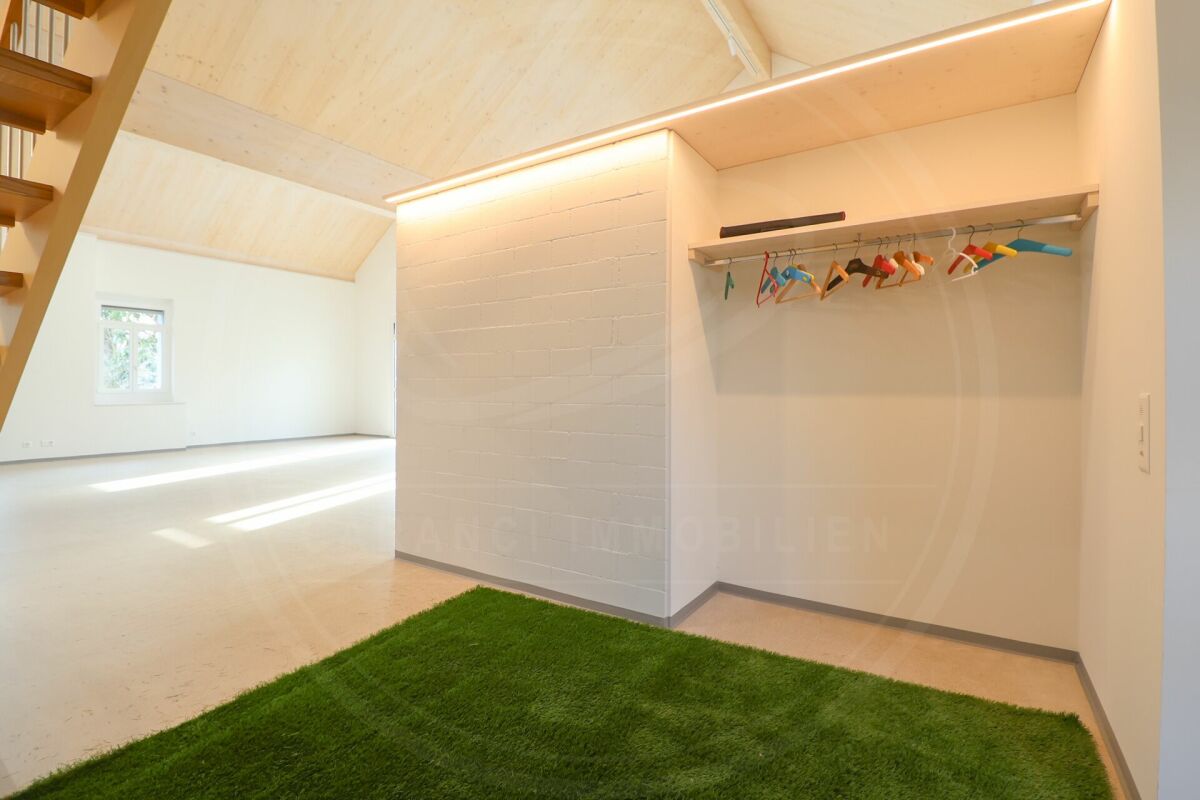 229m² office