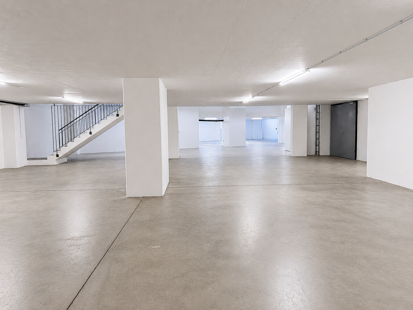 514m² storage room