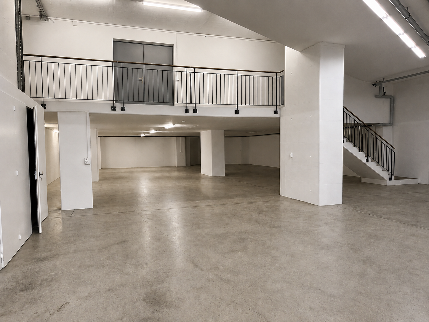 514m² storage room