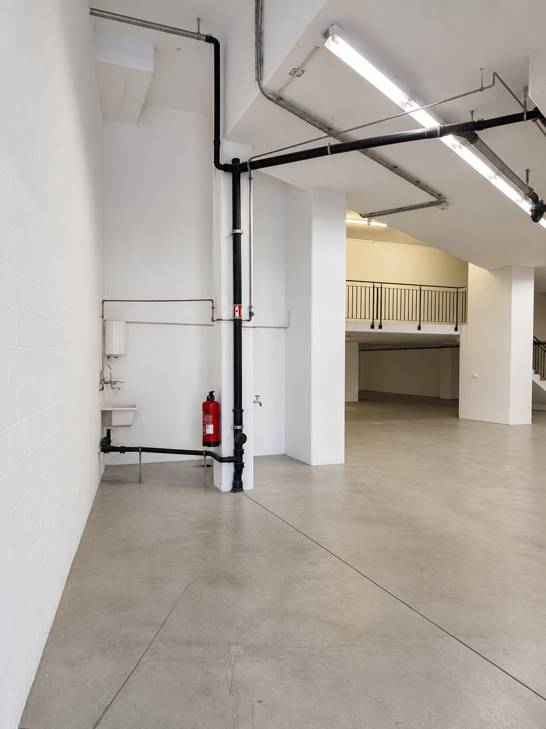 514m² storage room