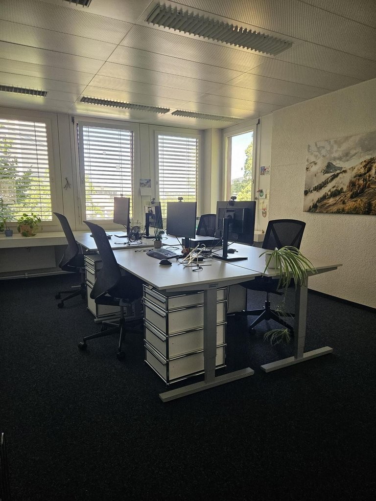 516m² office