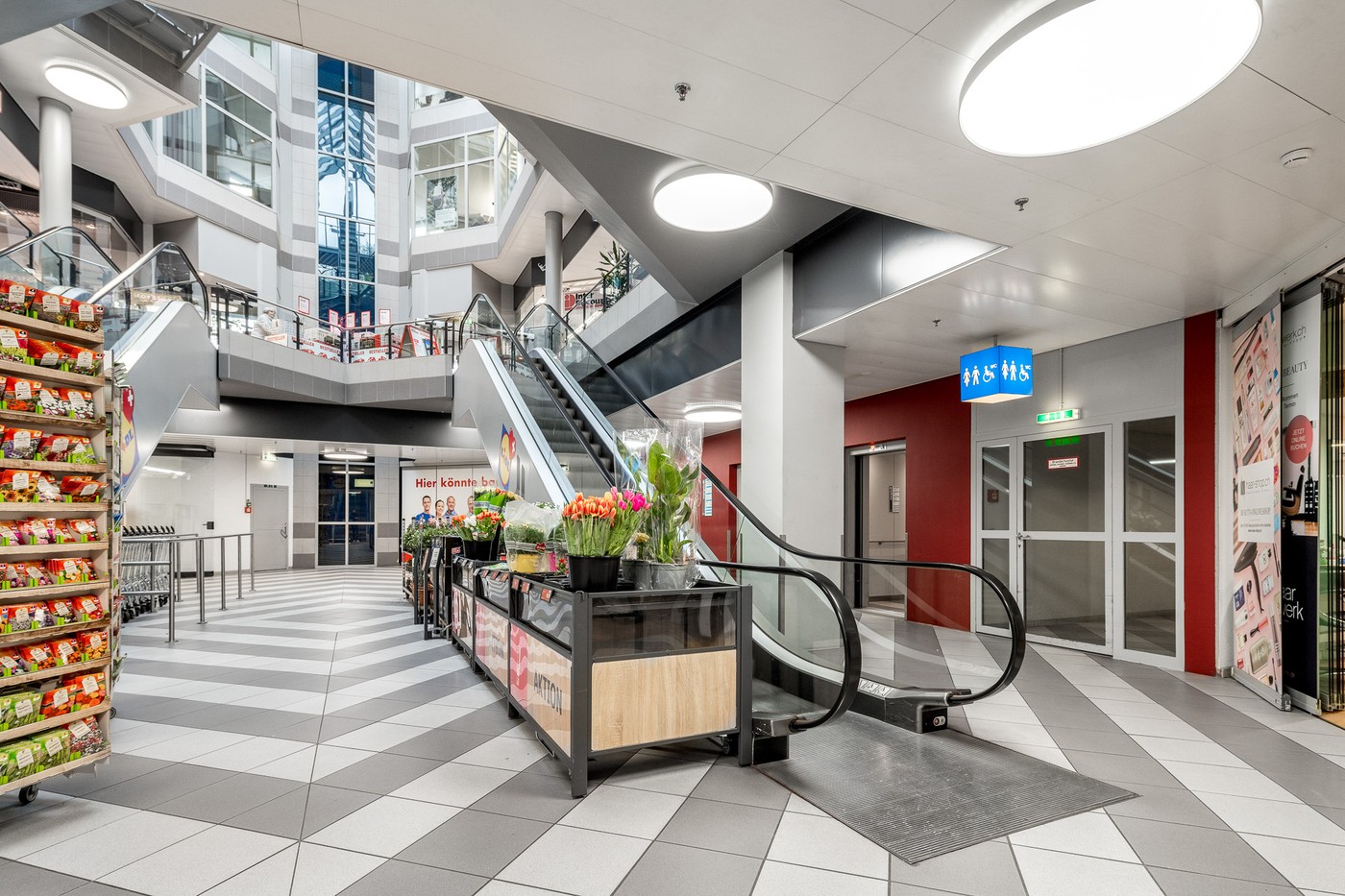 230m² shop