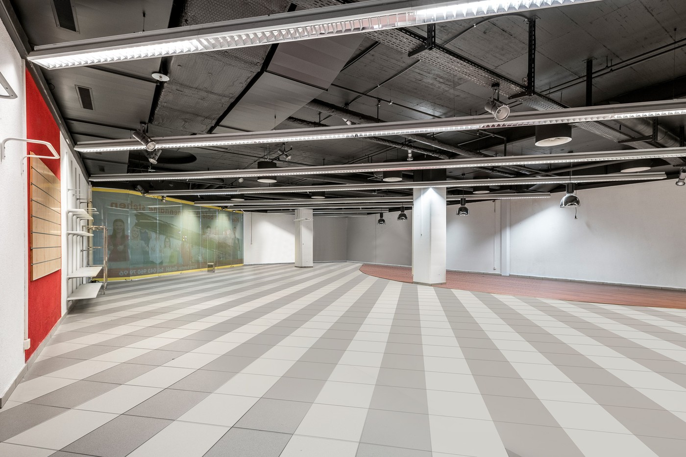 230m² shop