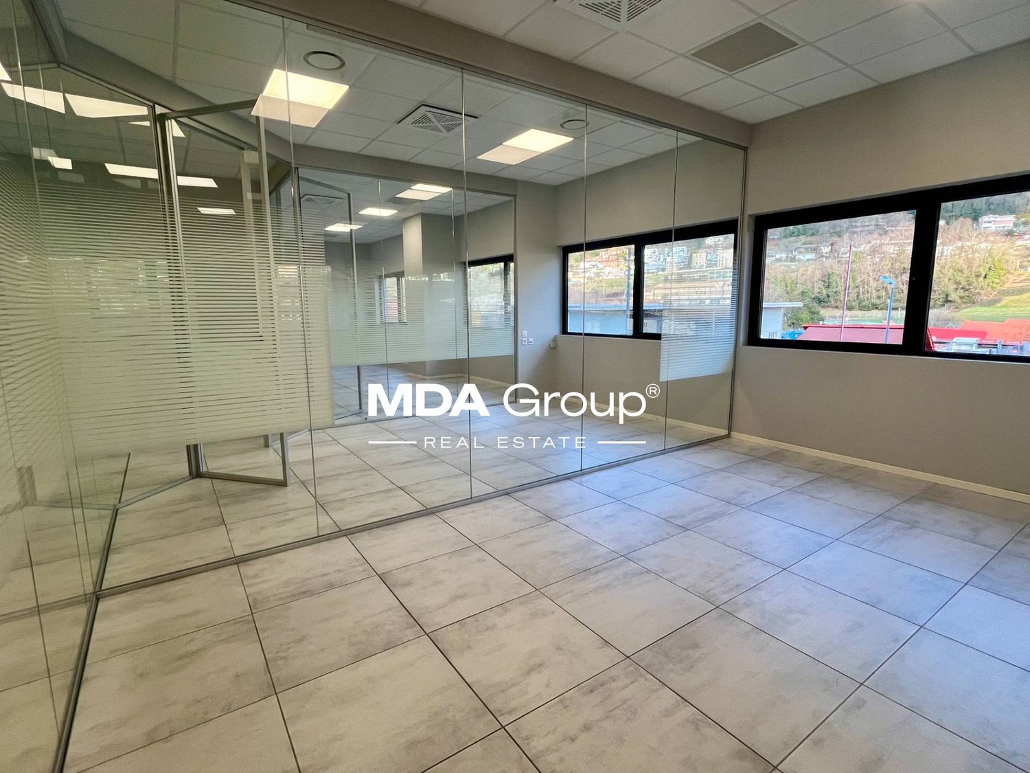 315m² office