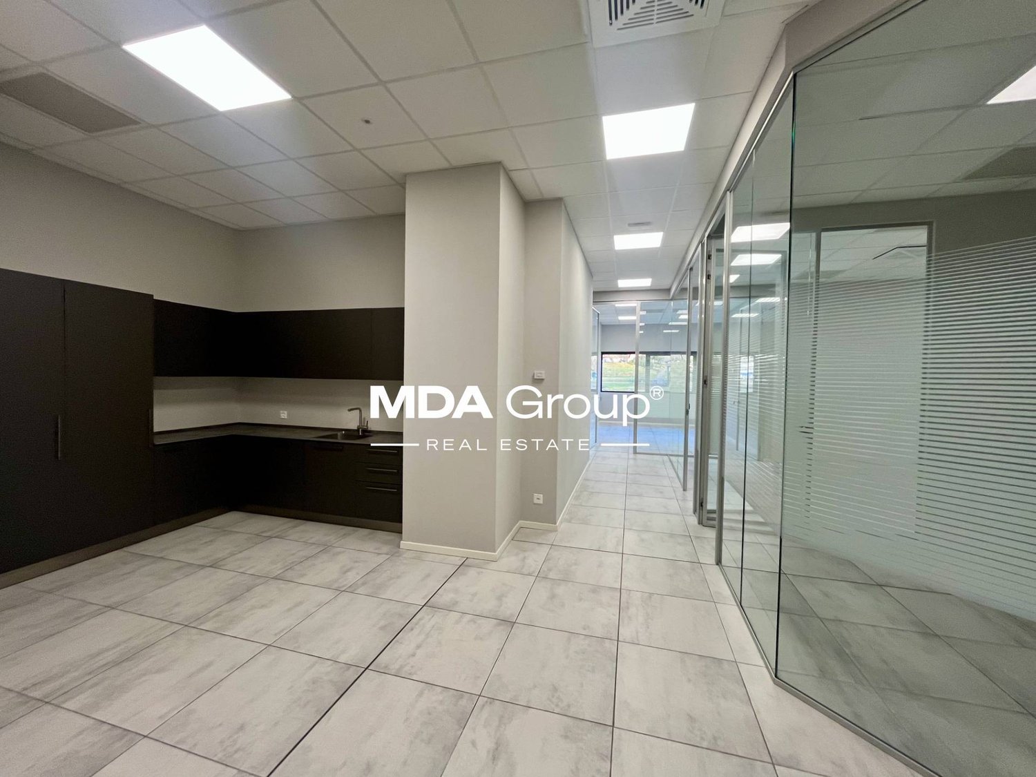315m² office