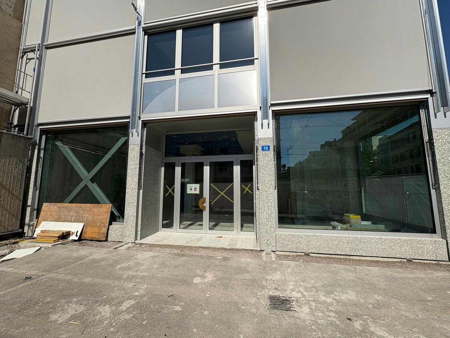 204m² commercial