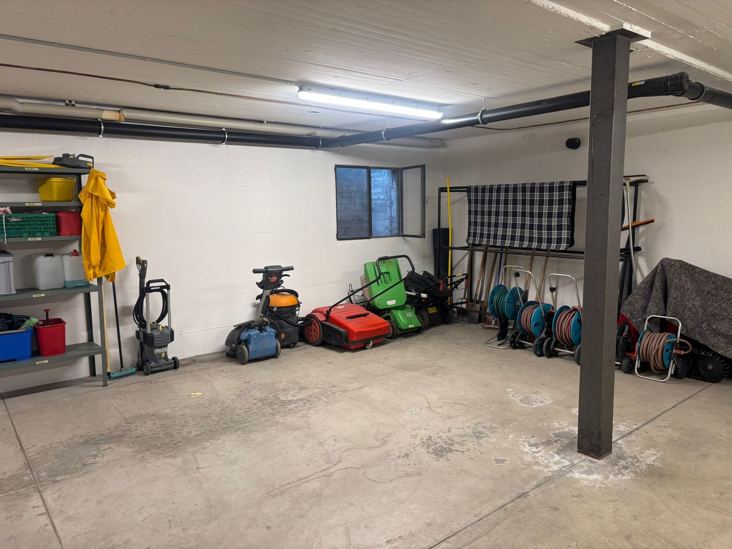 99-99m² commerciale