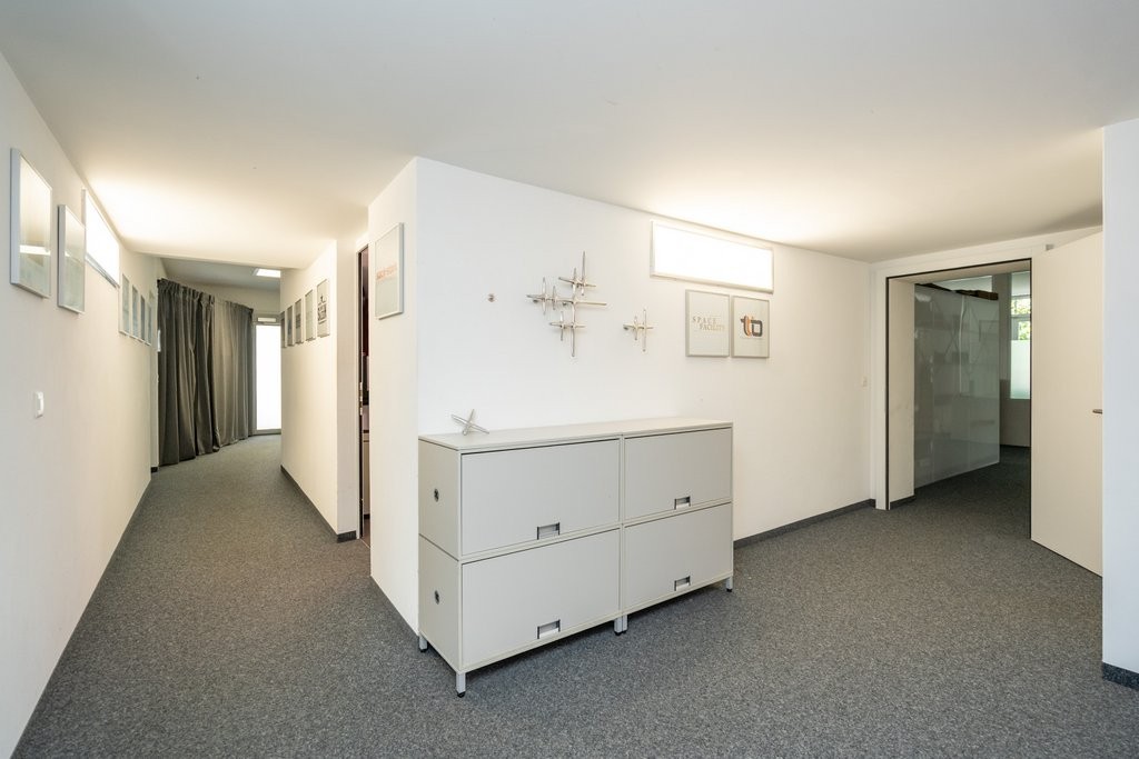 478m² office