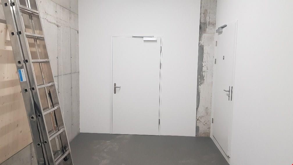 251m² commercial