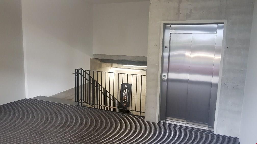 251m² commercial