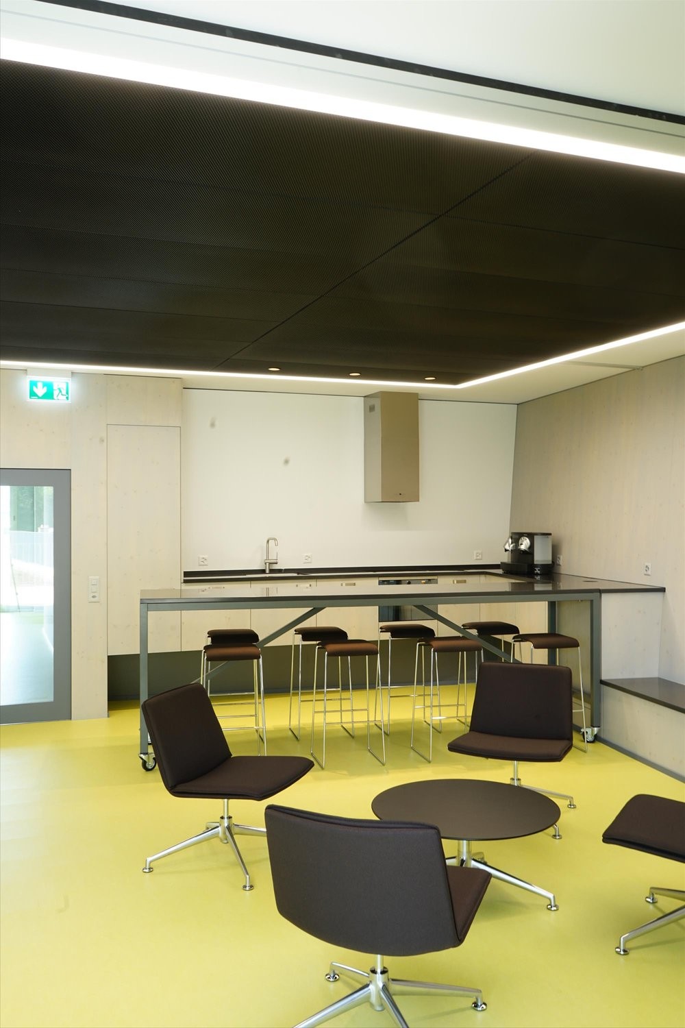 214m² office