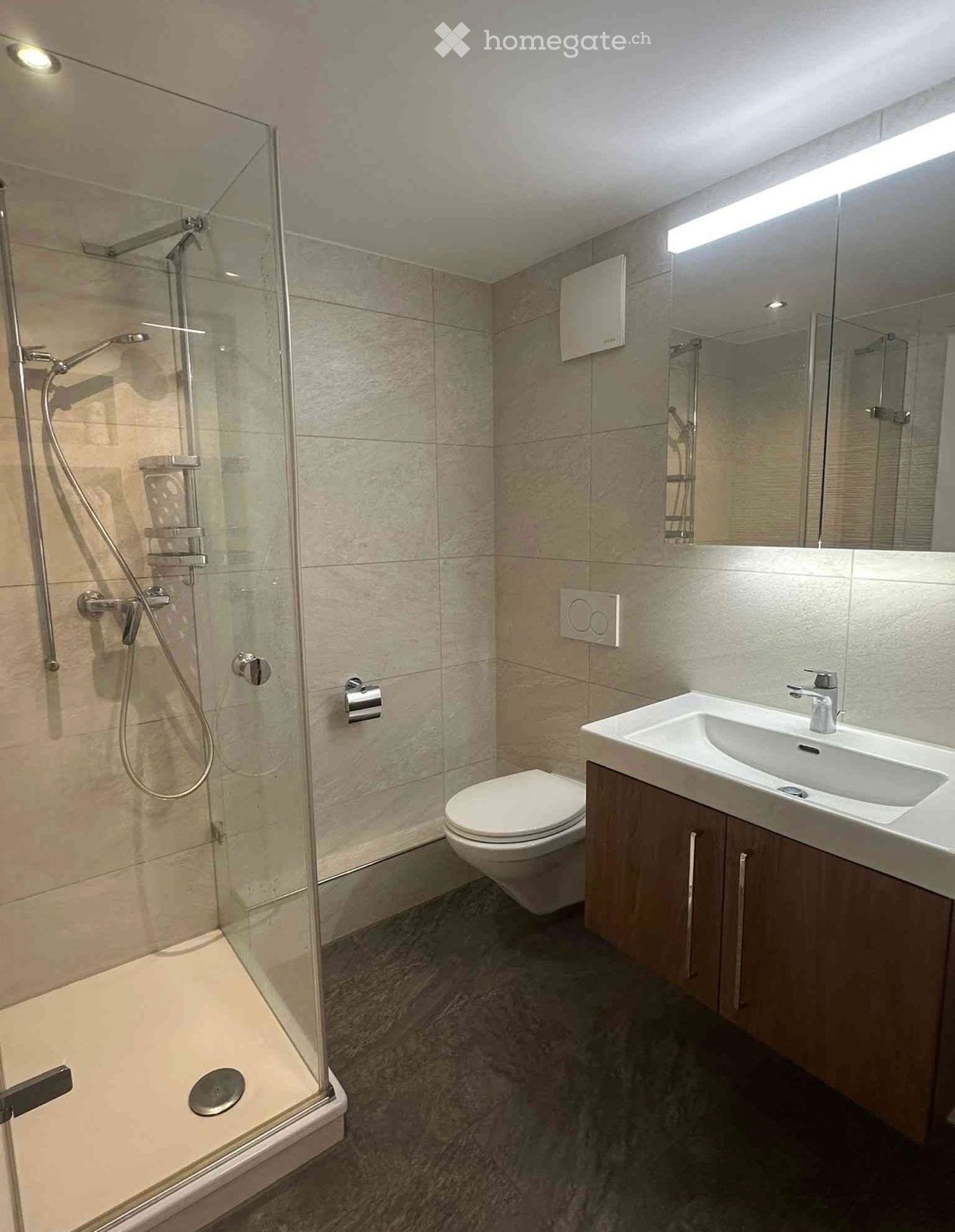 5 rooms apartment