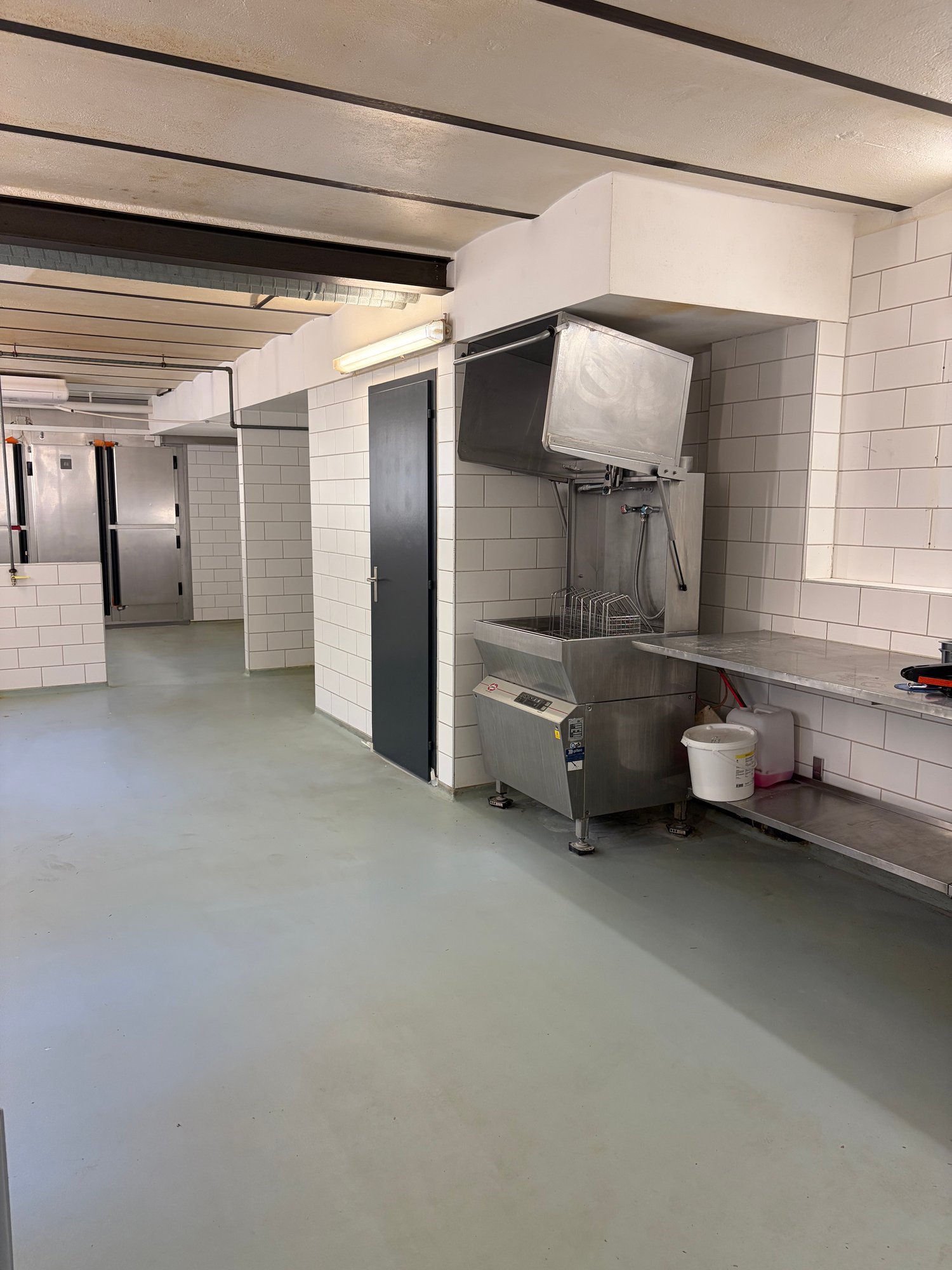 150m² commercial