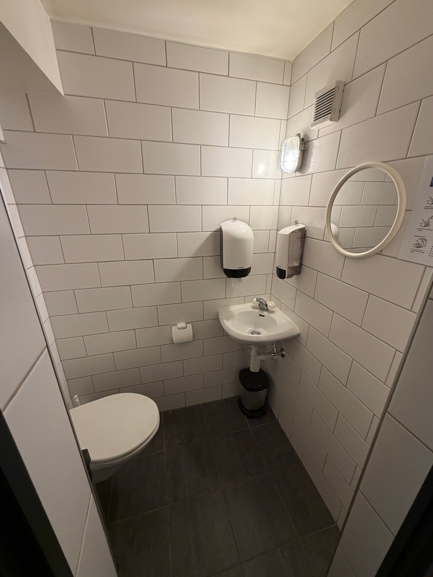 150m² commercial