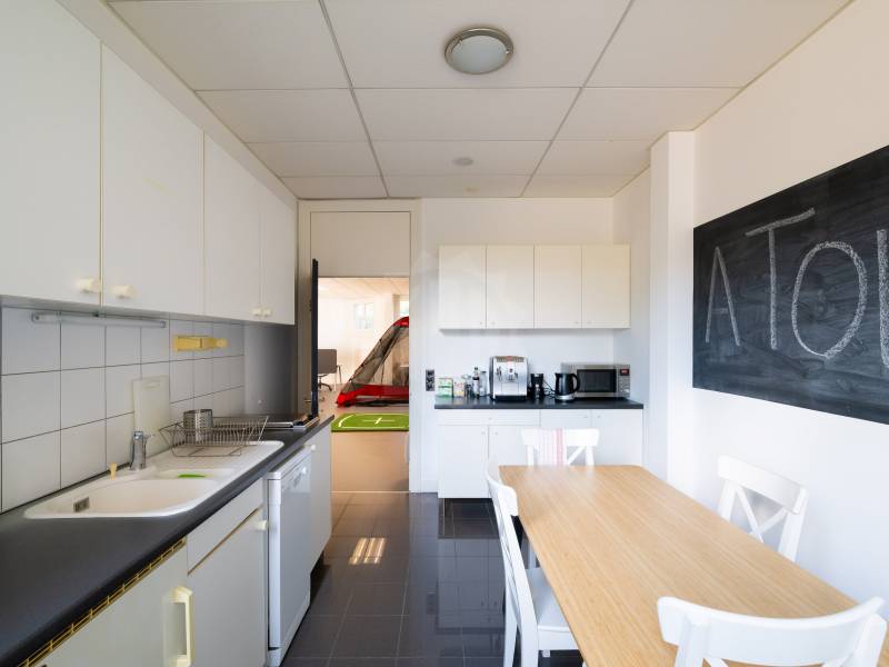 243m² office